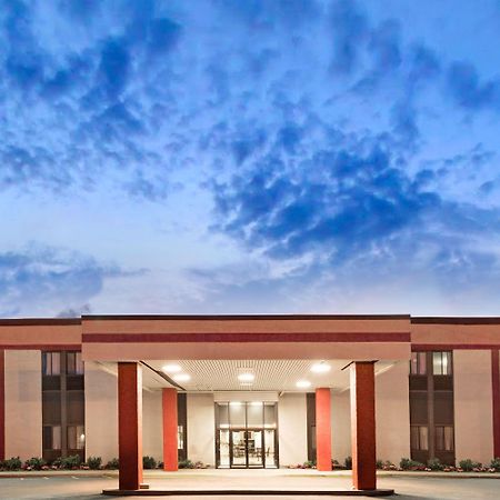 Super 8 By Wyndham Brockton Otel Dış mekan fotoğraf