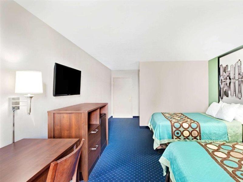 Super 8 By Wyndham Brockton Otel Dış mekan fotoğraf