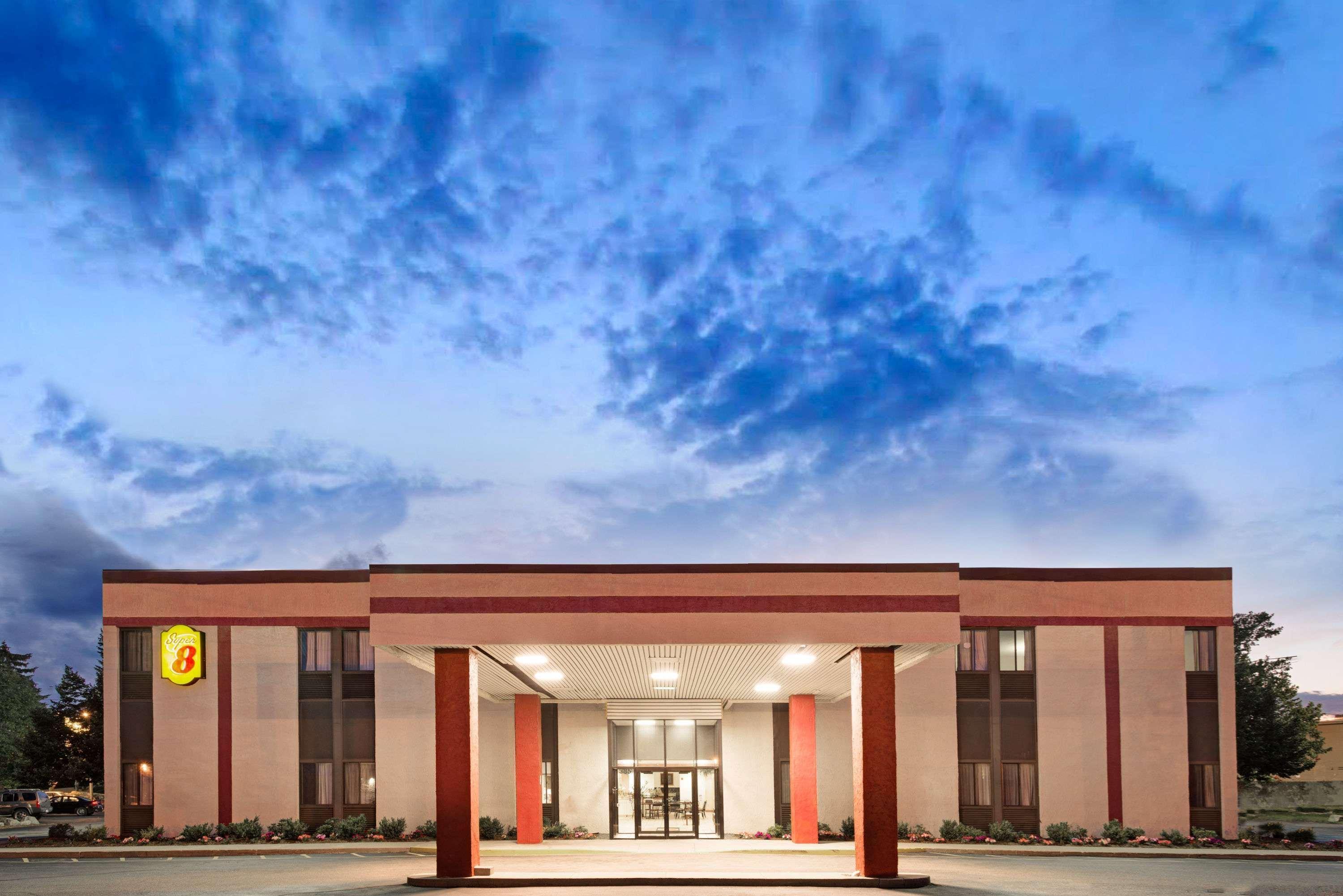 Super 8 By Wyndham Brockton Otel Dış mekan fotoğraf